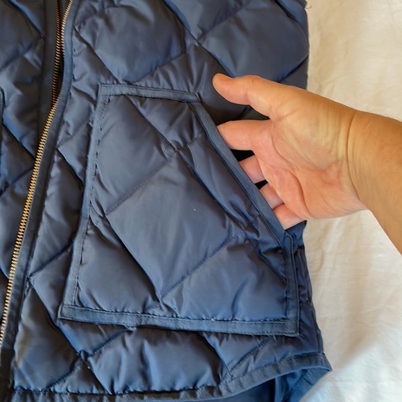 J Crew quilted vest navy blue XS gold zip double pocket down/waterfowl feathers - Picture 6 of 8